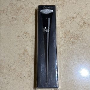 Kat Von D Edge Foundation Brush (nwt)